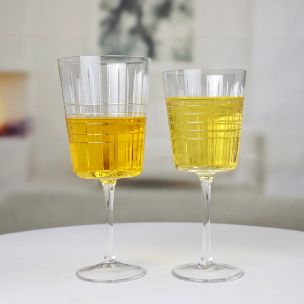 wine glasses.png